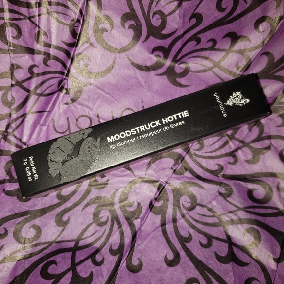 Younique Hottie Lip Plumper Refreshed - Picture 1 of 3